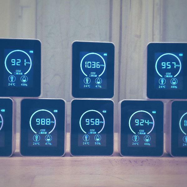 emmtrix Technologies Donates CO2 Sensors to the Day Care Center “Räuberkiste”